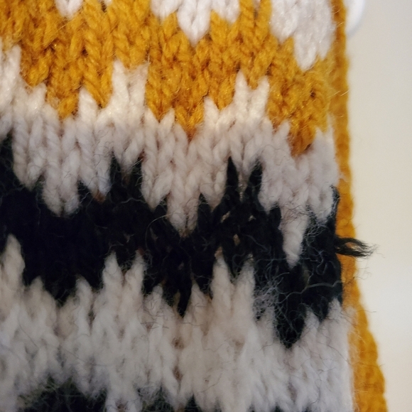 Womens 70's Earthtoned hand knitted vest - Picture 8 of 16